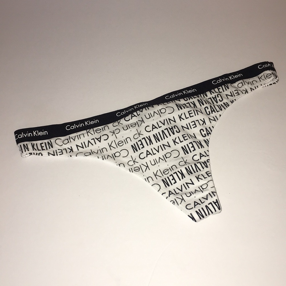 ❤️ NWOT Cavin Klein thong panties size medium